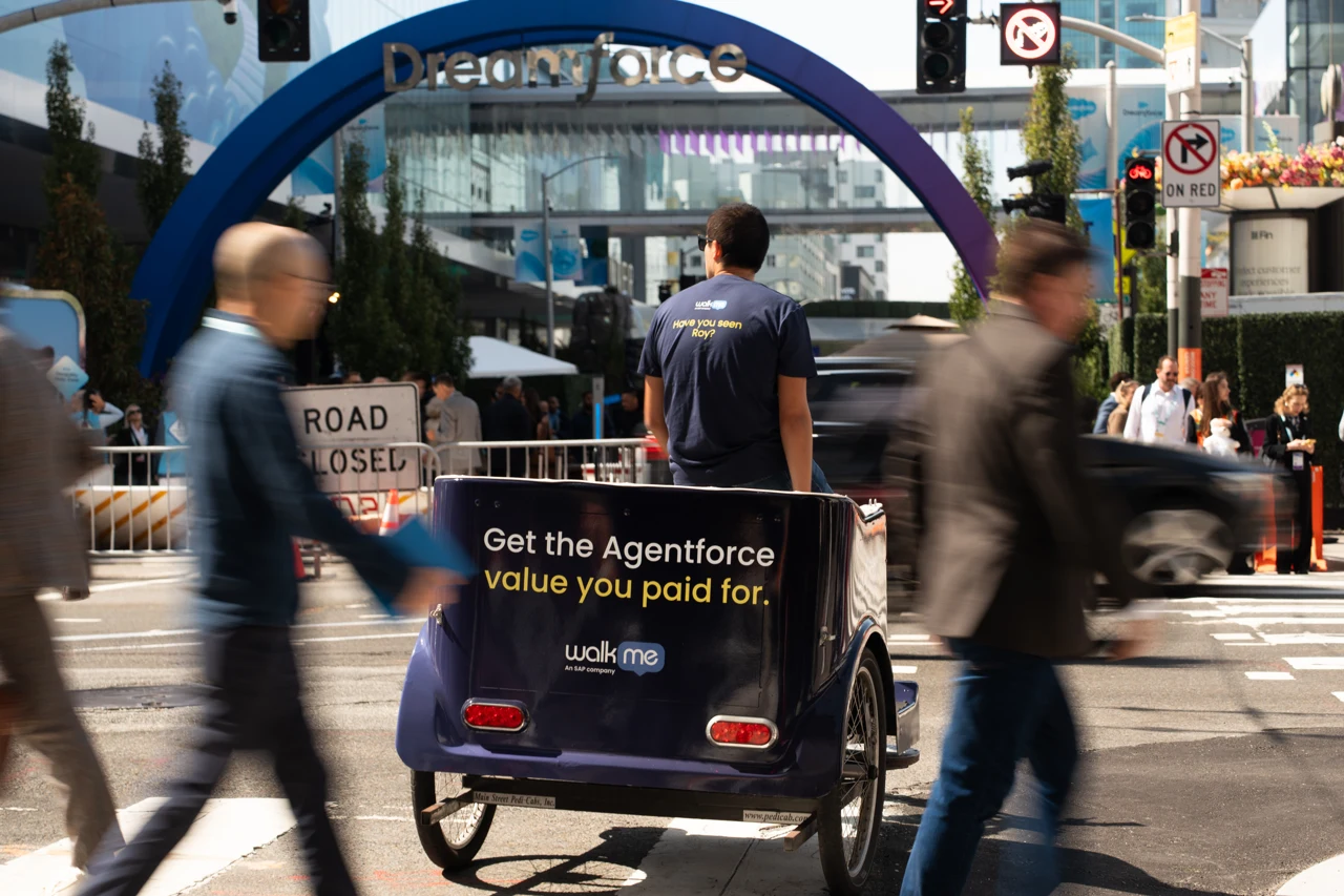 WalkMe pedicab beside the Dreamforce entrance